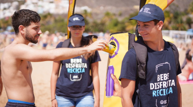 El 82 % de bañistas de las playas de Anaga asegura reciclar las latas de bebidas