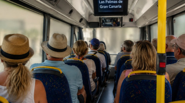 Los turistas que eligen el transporte en Canarias prefieren la comodidad al precio