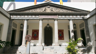 El Parlamento de Canarias presenta el miércoles la restauración del óleo histórico del Salón de Plenos