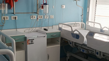El HUC dota a las 18 habitaciones de la planta de Pediatría de neveras para uso de las familias
