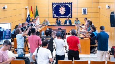 Las administraciones se unen para reforzar la vigilancia y acotar la presión sobre el territorio de Fuerteventura