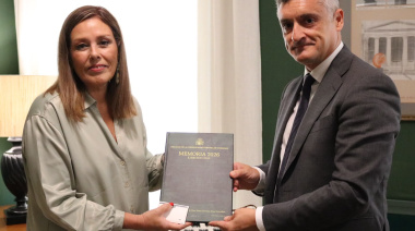 Astrid Pérez recibe la Memoria de la Fiscalía de Canarias correspondiente a 2025