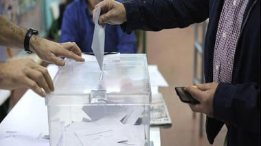 Los ciudadanos de la Unión Europea podrán votar en las elecciones municipales si manifiestan su voluntad de ejercer ese derecho en España