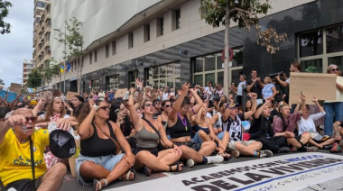Manifestantes salen a las calles de Canarias por la crisis de la vivienda: "Ni casas sin gente ni gente sin casas"