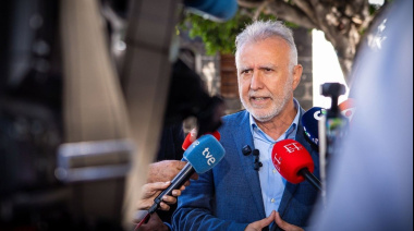 Torres (PSOE) advierte de que la política migratoria del PP y Vox "condenará" a los territorios frontera como Canarias