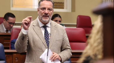 El Parlamento aprueba la nueva ley de autoridad docente con la abstención de PSOE y NC-bc