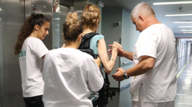 El Hospital Dr. Molina Orosa (Lanzarote) incorpora un exoesqueleto robótico para la rehabilitación de pacientes