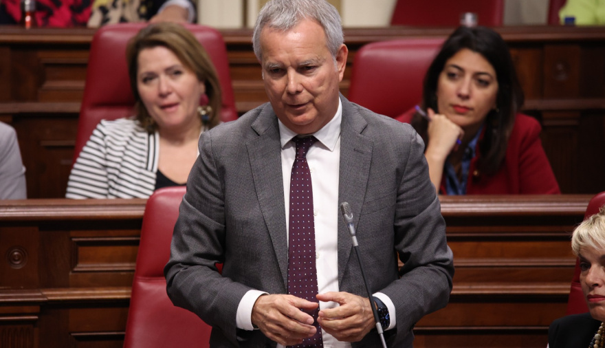 Franquis a Clavijo: “Un año después del 20A, ni sostenibilidad ni redistribución de la riqueza, todo sigue igual”