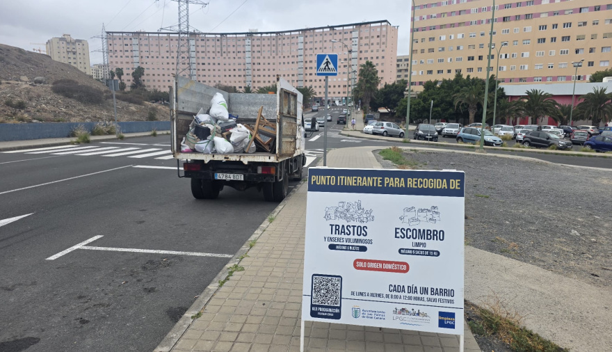 El Ayuntamiento de Las Palmas de Gran Canaria instala en 23 barrios el punto de acopio transitorio de trastos, enseres y escombros durante julio
