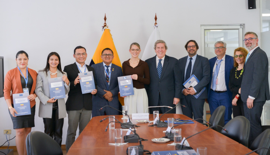 Gabriel Mato destaca el compromiso democrático de Ecuador y propone medidas para reforzar su sistema electoral