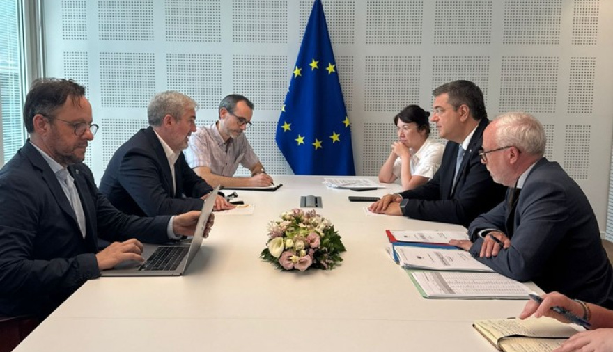Canarias pide a Bruselas que amplíe más allá de 2030 la exención de tasas de emisión entre islas y con la península