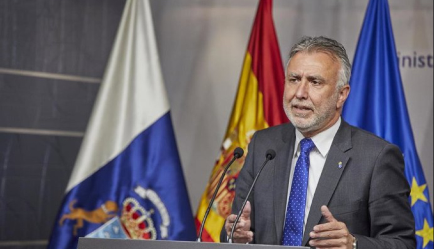 Ángel Víctor Torres acusa a Isabel Díaz Ayuso de "oportunista e insolidaria" por negarse a acoger menores migrantes