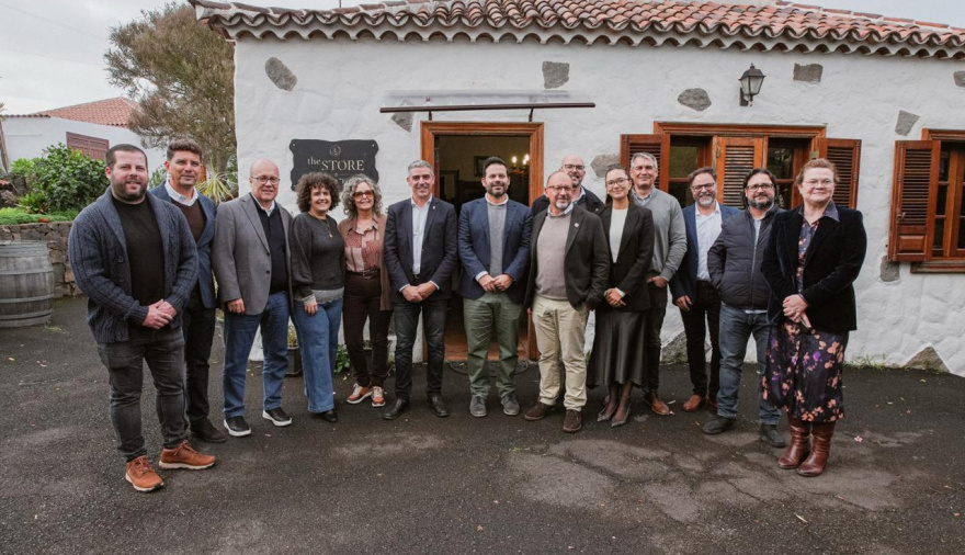 GMR Canarias y el Clúster de Enoturismo inician un proyecto piloto para potenciar las ventas de vino en bodegas
