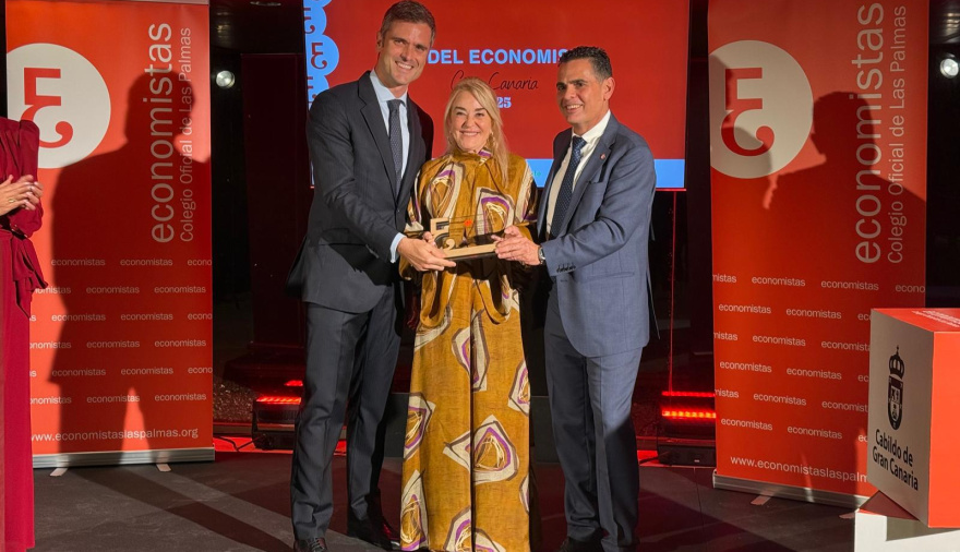 La doctora en Economía Rosa Rodríguez, Economista de Honor del Colegio de Las Palmas