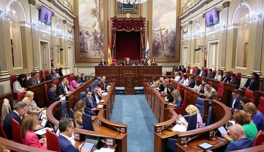 El Parlamento de Canarias rechaza el nuevo modelo de financiación autonómica y la condonación de la deuda