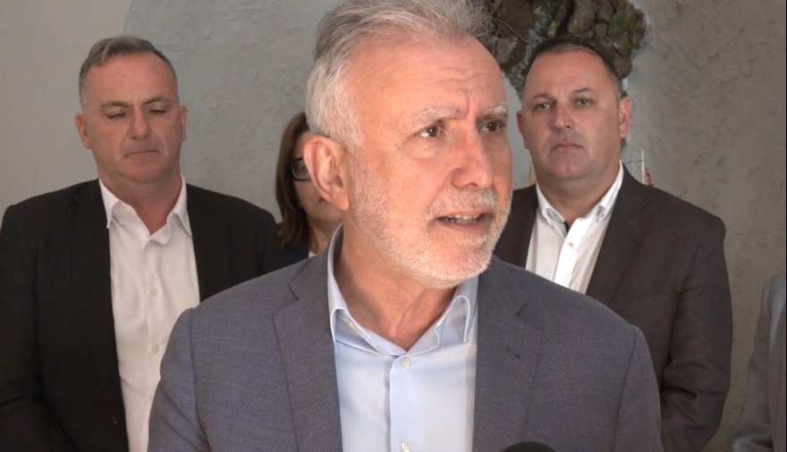 Torres garantiza el "compromiso" del Estado con la 'Agenda Canaria', pero pide a Clavijo que actúe en sus competencias