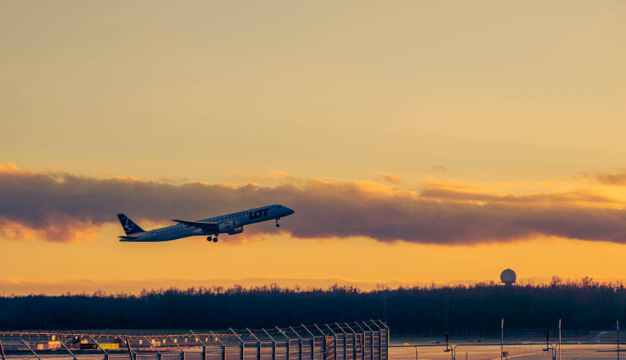 Sube el número total de pasajeros en los aeropuertos de Canarias en enero mientras bajan los vuelos que operan con la península