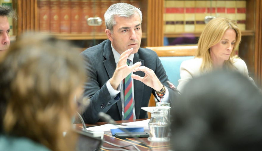 Manuel Domínguez anuncia medidas para la mejora de los precios de la cesta de la compra en Canarias