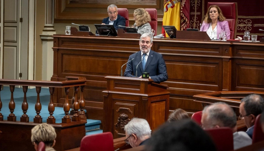 El Parlamento certifica su apoyo al 'Decreto Canarias' con la abstención del PSOE y el rechazo de NC-BC y Vox