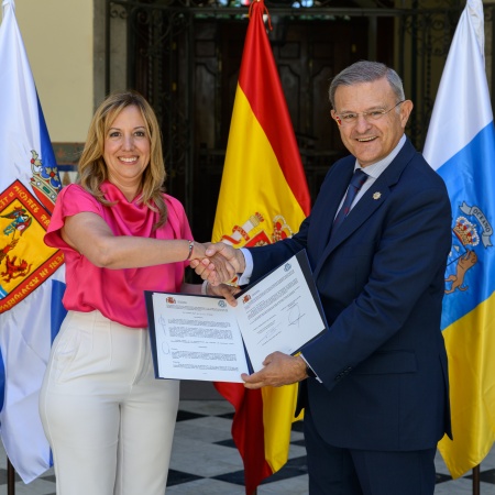 El Cabildo y el Ministerio de Defensa firman un acuerdo histórico para que el Ejército de Tierra patrulle los montes de Tenerife