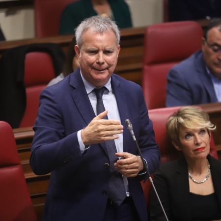 El PSOE lleva a Pleno las medidas del Gobierno canario para afrontar el fenómeno migratorio en las islas y el cambio de modelo turístico