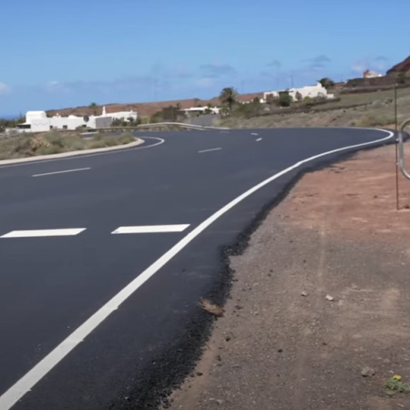 La carretera Maciot - Playa Blanca, en obras, abre al tráfico el próximo viernes 9 de mayo