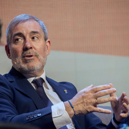 Clavijo ve "frustrante" que se retrase la derivación de menores migrantes: "Todo lo que llega a Madrid se contamina"