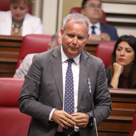 Franquis a Clavijo sobre la acogida de menores migrantes: “Esto lo contamina el PP, su socio de Gobierno, no Madrid”