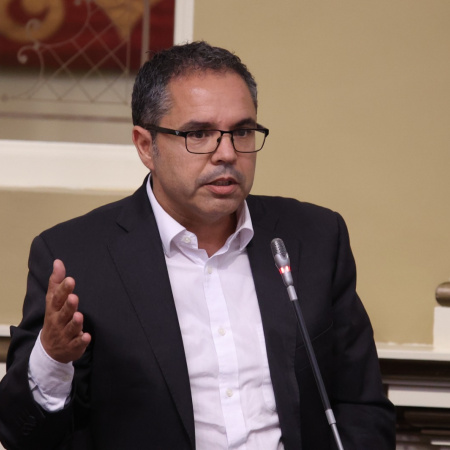 El PSOE exige a la consejera de Empleo la paralización de las sanciones a los trabajadores de la huelga de hostelería tras su “bochornoso” decreto de servicios mínimos