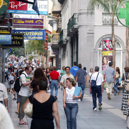 Canarias gana 15.301 habitantes en el último año y supera los 2,2 millones