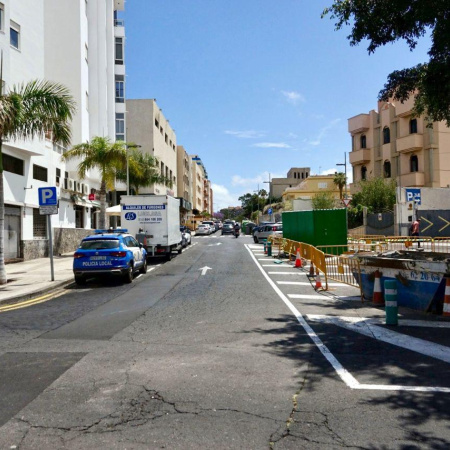 Santa Cruz inicia el reasfaltado de la calle Luis de la Cruz y la rehabilitación de la calle Goya