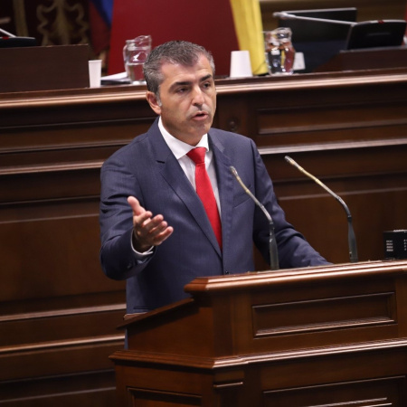 Domínguez, sobre el trato del Gobierno a Canarias en inmigración: "Nos tienen sucios, olvidados y abandonados"