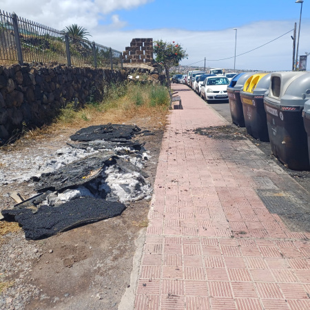 La quema de contenedores ha costado ya cerca de 50.000 euros a La Laguna en los últimos dos años