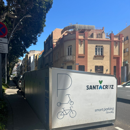 Santa Cruz amplía su red de ‘aparcabicis’ y patinetes para fomentar la movilidad sostenible