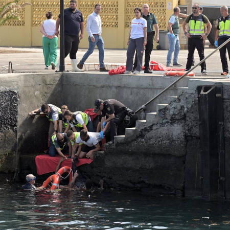 Alpidio Armas, presidente de El Hierro: "Si se nos muere la gente a medio metro del muelle, algo no estamos haciendo bien"