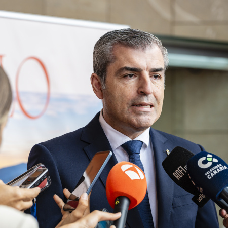 El vicepresidente de Canarias espera que el PSOE "no torpedee" la declaración de contingencia migratoria extraordinaria