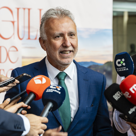 Torres aboga por buscar soluciones y poner "menos dificultades" para la distribución de los menores migrantes