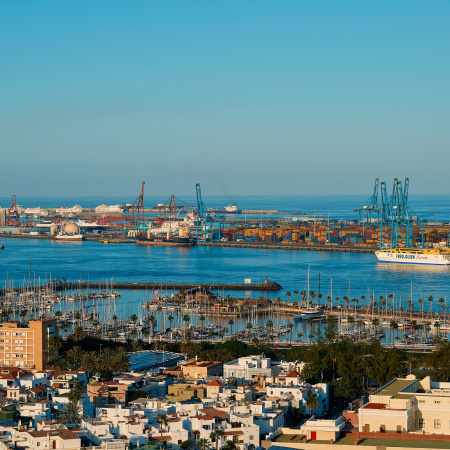 El Puerto de Las Palmas cierra al tráfico marítimo este viernes con motivo de la celebración del Día de las Fuerzas Armadas