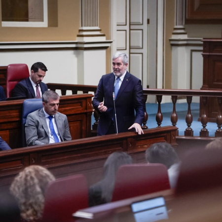 Clavijo espera unanimidad del Parlamento para instar al Estado a permitir el uso del superávit en vivienda