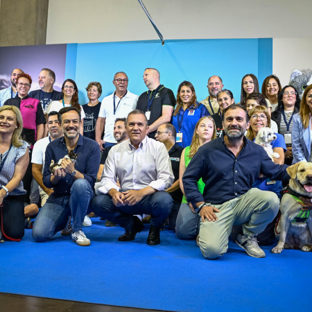 Lope Afonso refrenda el apoyo del Cabildo a la independencia profesional de los veterinarios en la I Feria Insular de Bienestar Animal