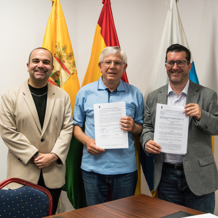 La colección de la Biblioteca de Arucas se incrementa con la donación de la biblioteca particular de Ramón Díaz Hernández