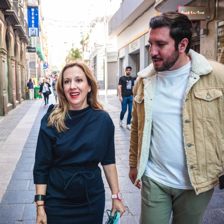 Rosa Dávila denuncia el agravio del Gobierno de España a los jóvenes canarios en los descuentos de transporte: "Mientras los jóvenes peninsulares van en tren de vacaciones por Europa, a los de Canarias se les ha condenado a ir en guagua"