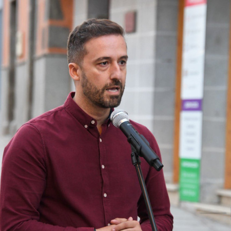 El alcalde de Telde acompaña a vecinos de Salinetas al Gobierno de Canarias para exigir alternativas a la planta de propano