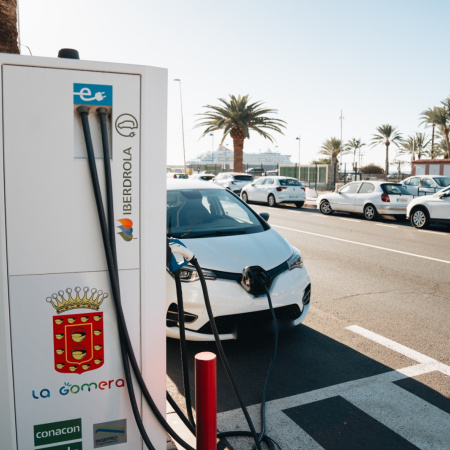 El Cabildo de La Gomera mantiene activa la consulta pública para mejorar las bases de las ayudas para vehículos eléctricos