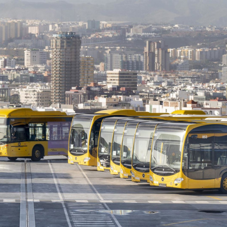 Los viajeros de guagua en Canarias aumentan un 2,4% en mayo