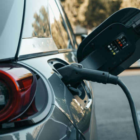 El Gobierno de Canarias apuesta por la sostenibilidad con el arrendamiento financiero de 91 vehículos eléctricos