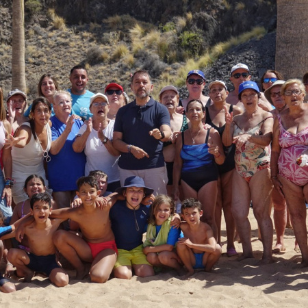 Santa Cruz propicia el espacio de Las Teresitas para actividades de los mayores y el deporte