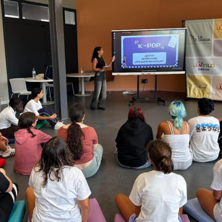 El Ayuntamiento de Las Palmas de Gran Canaria conmemora el Día Internacional de la Juventud con baile y actividades acuáticas