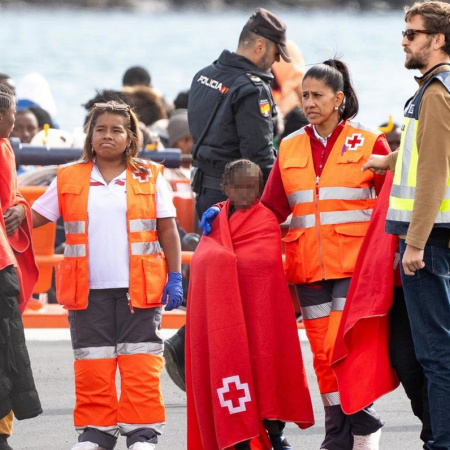 El Estado lleva a cabo el segundo traslado a la Península de menores migrantes solicitantes de asilo