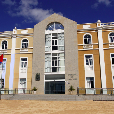 Sánchez y Clavijo se reúnen este lunes en Lanzarote para abordar migración, agenda canaria y presupuestos